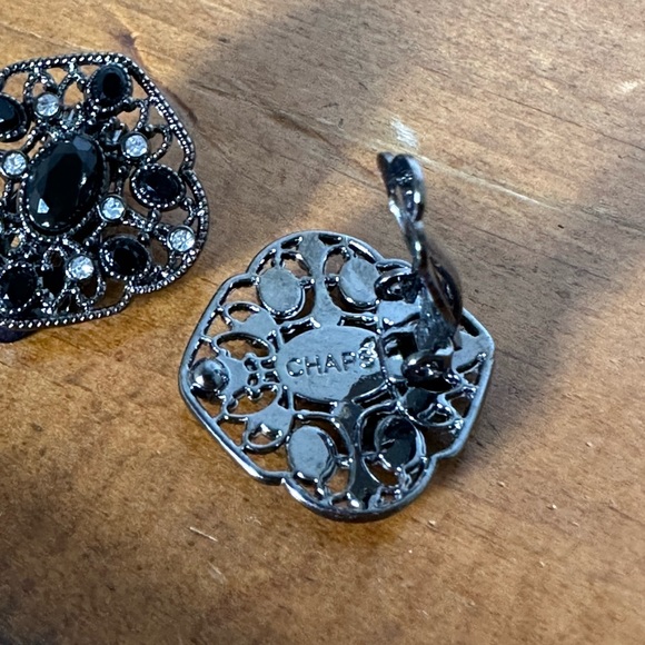 ✨Vintage Clip On Earrings by Chaps✨ - Picture 2 of 2